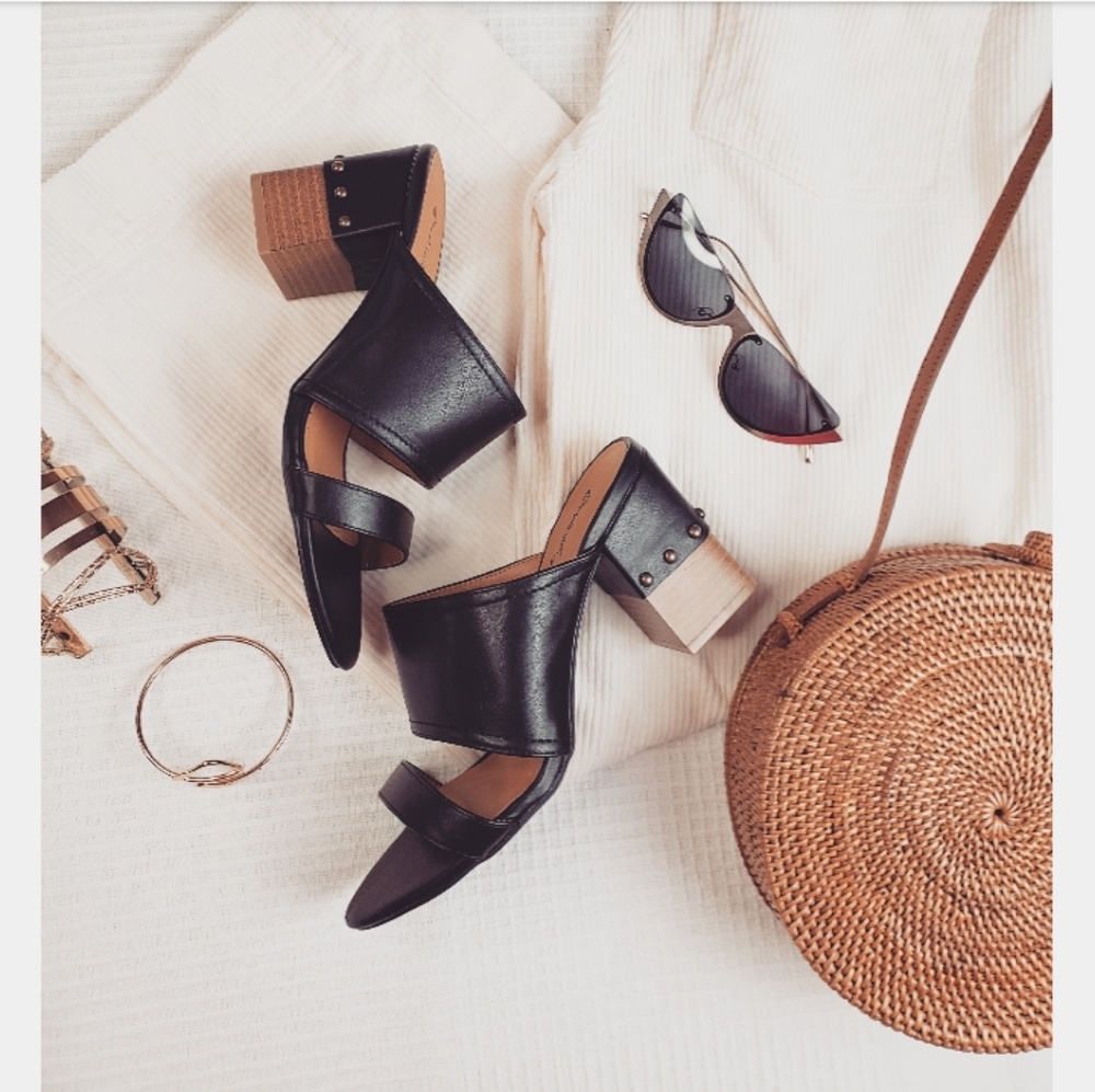 🚨SUMMER collection// double strap black heel - Picture 2 of 8